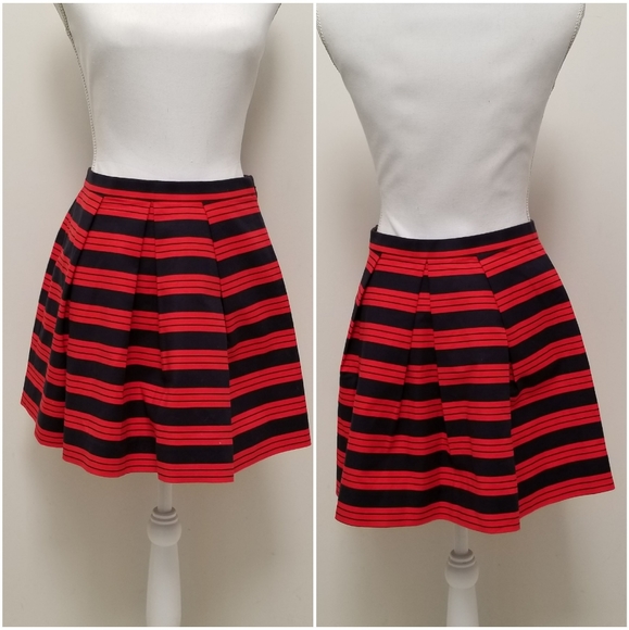 GAP Red & Navy mini skirt - Picture 2 of 2